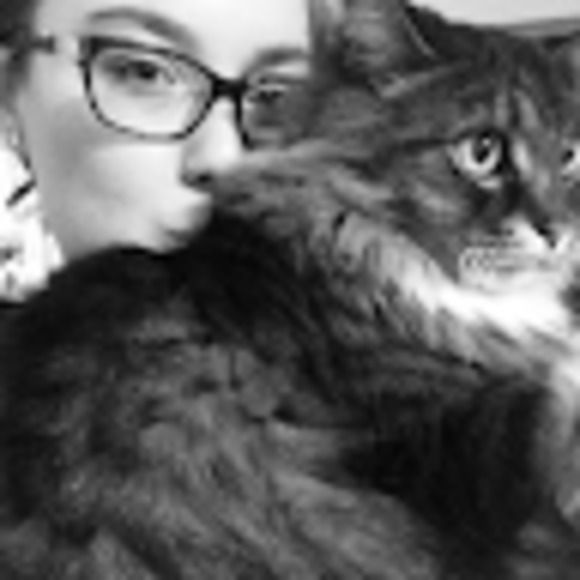 Meet your Posher, Steph - Picture 1 of 1